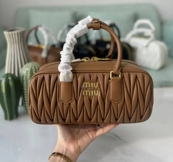 Miu Miu Arcadie matelassé leather bag - Image 2