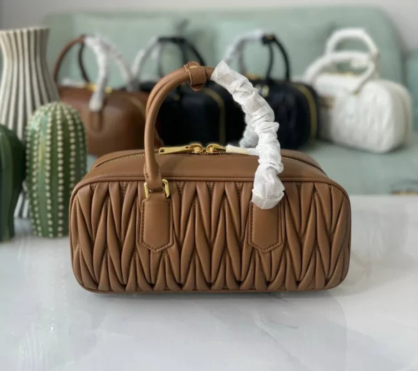 Miu Miu Arcadie matelassé leather bag - Image 4