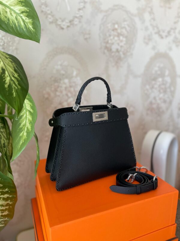 Fendi Peekapoo 27 cm